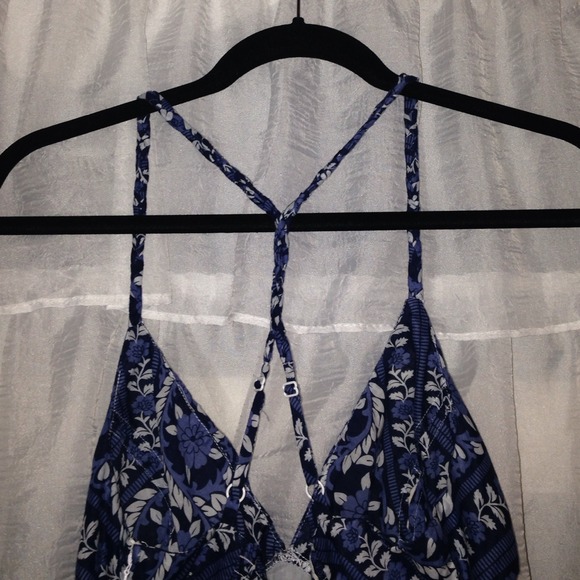 GUESS top - Picture 2 of 3