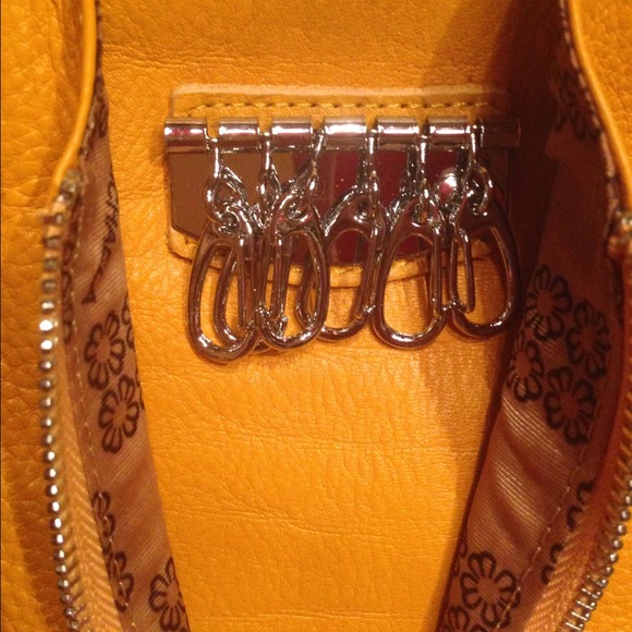 Michaela Mustard Pouch - Picture 3 of 4