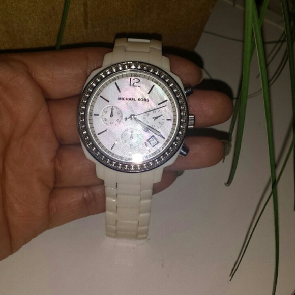 MICHAEL KORS MK WHITE WATCH, PEARL FACE - Picture 2 of 4