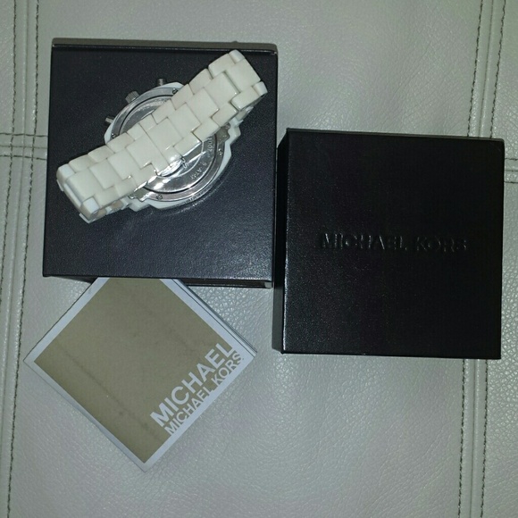MICHAEL KORS MK WHITE WATCH, PEARL FACE - Picture 3 of 4