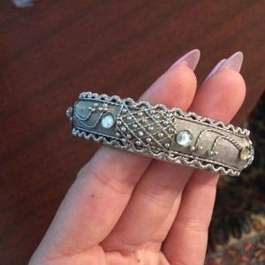 Silver bracelet with neat design