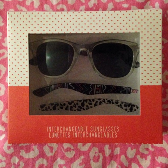 Interchangeable sunglasses ! - Picture 2 of 3