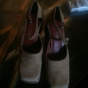 Shoe