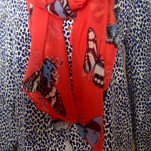 ❌SOLD❌ 🎉HP🎉 NWT J. Crew Red Monarch Scarf - Picture 3 of 3