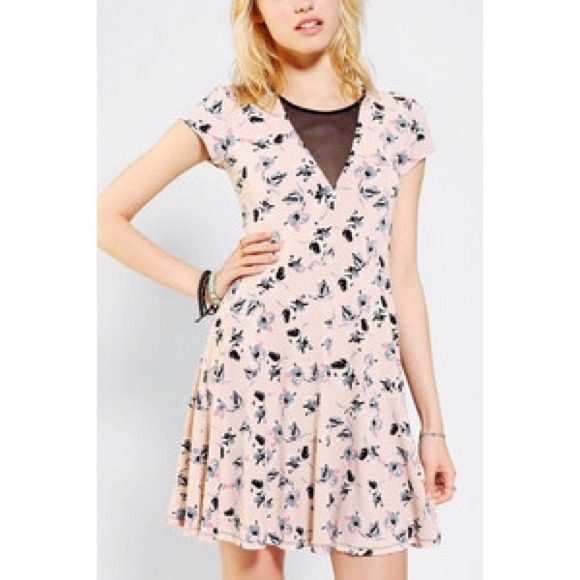 Brand new dress with awesome cutout - Picture 1 of 4