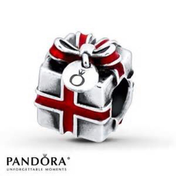 Brand New Christmas Present Pandora Charm😍