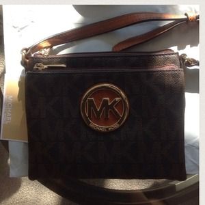 SALE‼️ Authentic Michael Kors cross body