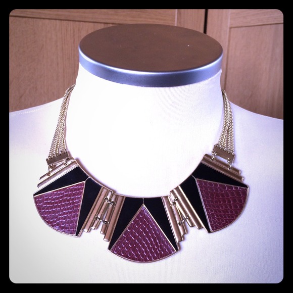 Express Jewelry - Statement necklace