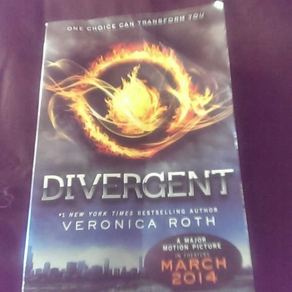 Divergent Soft back Book - Picture 2 of 3