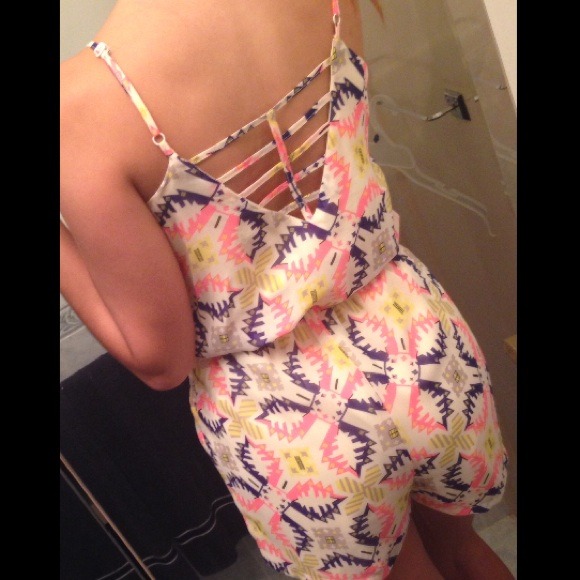 FLASH SALE💖Printed Romper - Picture 3 of 4