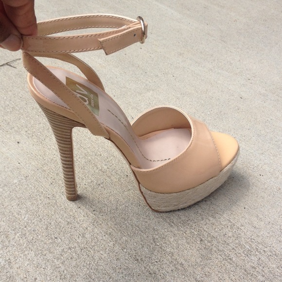 DV Dolce Vita Heels - Picture 3 of 3