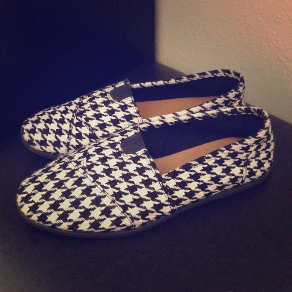 Houndstooth slip ons