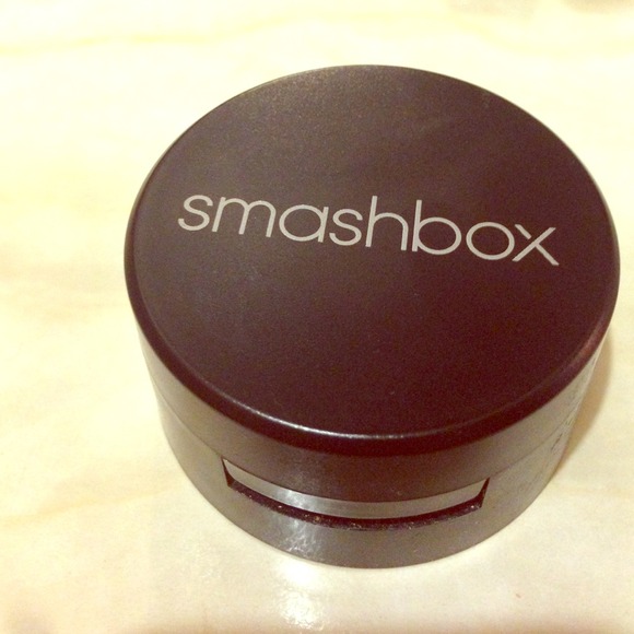 Travel size Smashbox hydrating perfecting powder