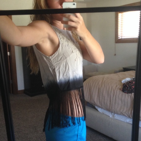 Urban Outfitters ombré frailed crop top - Picture 2 of 4