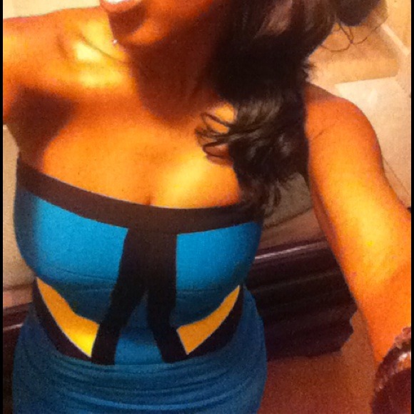 🚫SOLD IN BUNDLE🚫FLASH SALE!Bebe Colorblock Dress