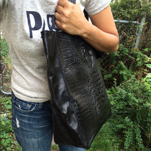 Croc embosed leather tote - Picture 3 of 3