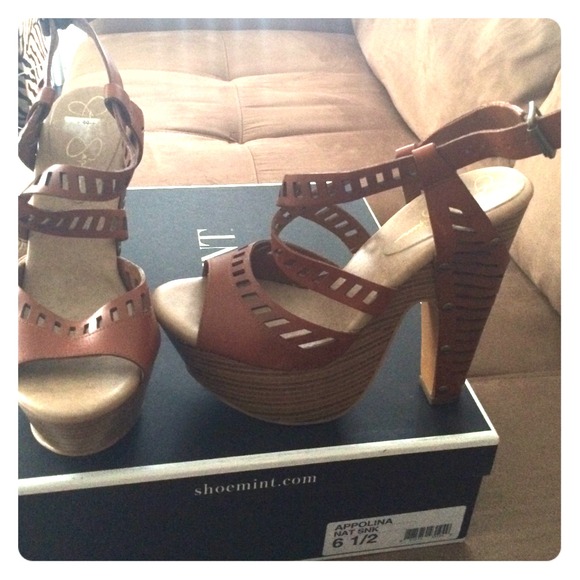Jessica Simpson platform sandal