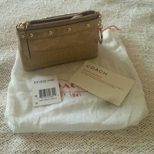 Coach Keychain Clutch💛