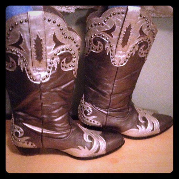 Carrie Underwood Pewter boots 💕