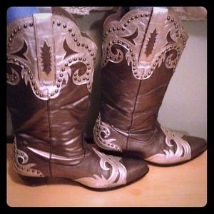 Carrie Underwood Pewter boots 💕