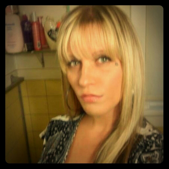 Hello fellow poshers, nice to meet y'all I'm Leigh