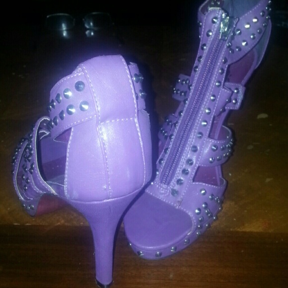 Sandals - Picture 3 of 3