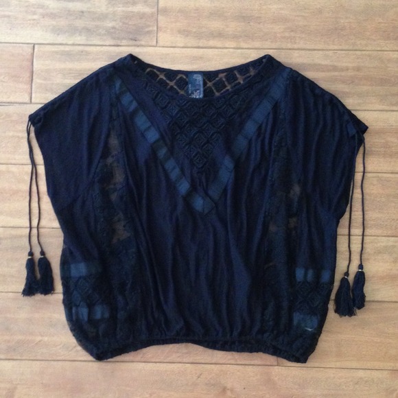 *SOLD* Free People Black Lace Oversized Boho Top - Picture 2 of 3