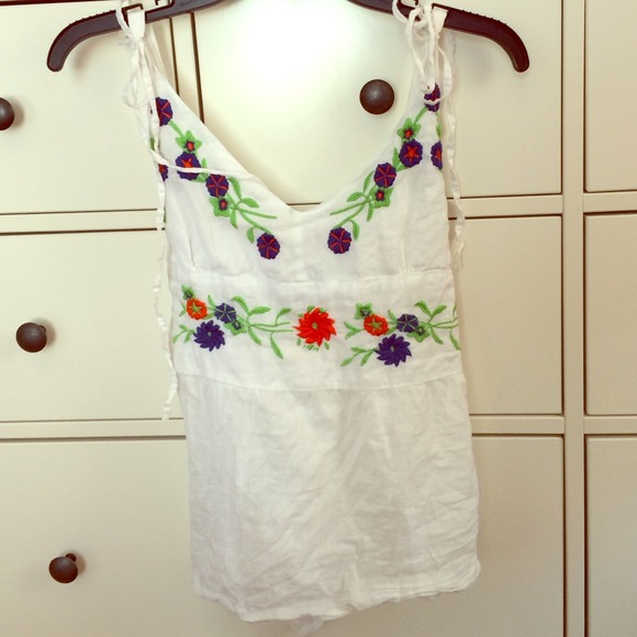 Fashion Fuse embroidered top size small