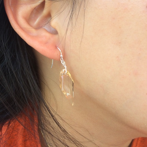 ⭐️REDUCED⭐️Dangling Sparkle Earrings - Picture 3 of 3