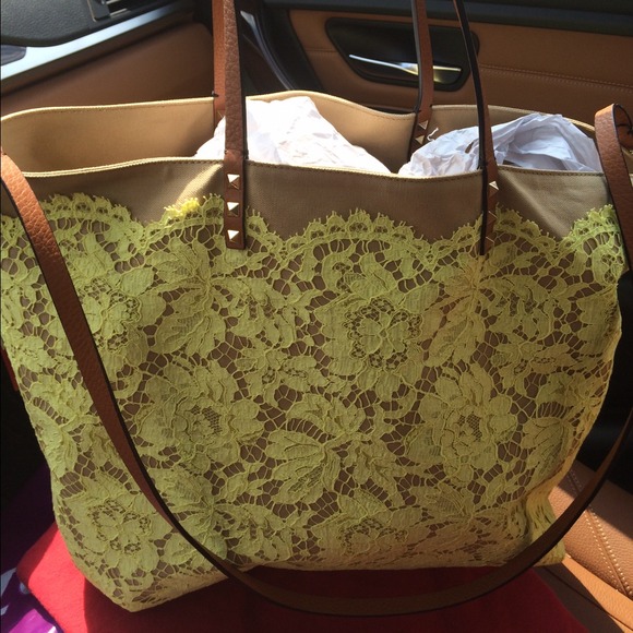 SALE! NWT valentino rockstud lace reversible tote - Picture 4 of 4