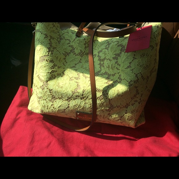 SALE! NWT valentino rockstud lace reversible tote - Picture 2 of 4