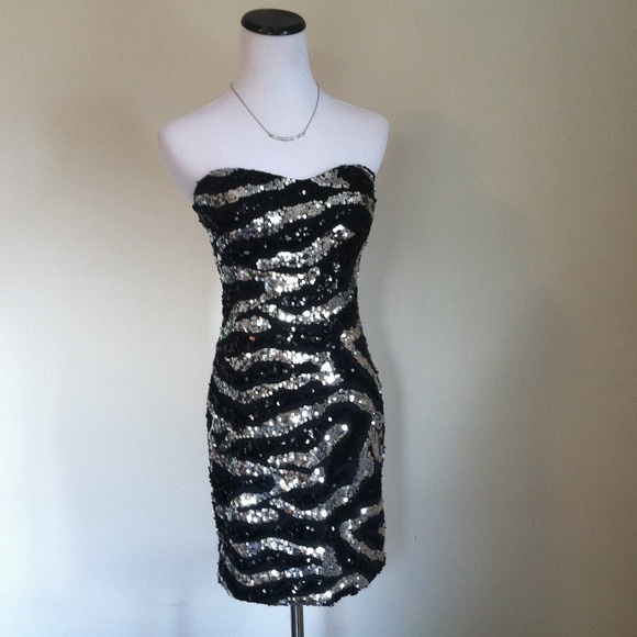 Gorgeous!!! Black & Silver Sequin Strapless Dress - Picture 1 of 4