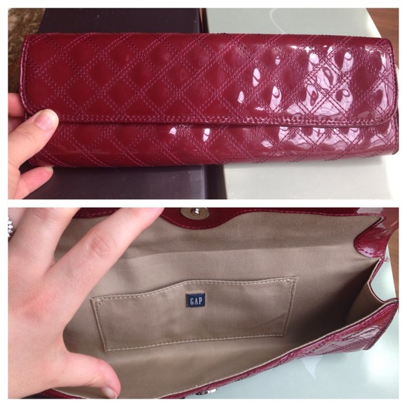 GAP dark red clutch
