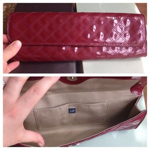 GAP dark red clutch