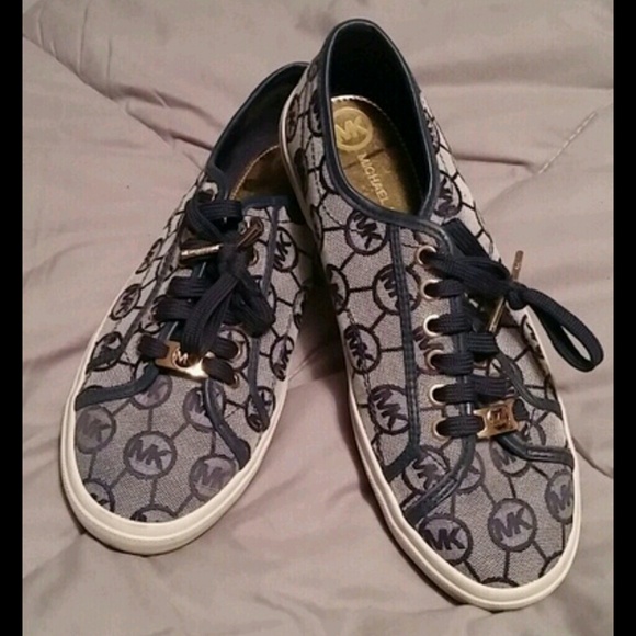 **SOLD**Authentic Navy Blue Michael Kors MK shoes - Picture 1 of 4