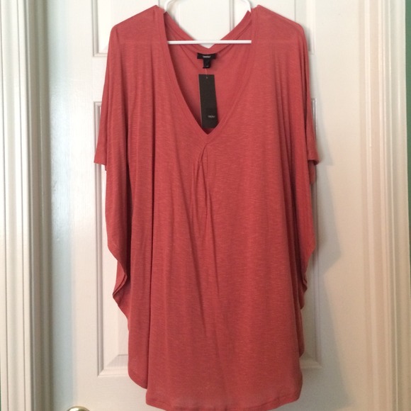 Orange/red top on the larger side - Picture 1 of 2