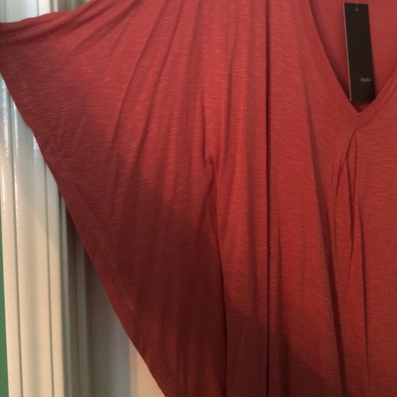 Orange/red top on the larger side - Picture 2 of 2