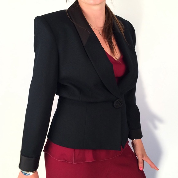 Kasper Jackets & Blazers - Black Blazer w/Tuxedo Trim - Feminine Cut Kasper Jackets & Blazers - Black Blazer w/Tuxedo Trim - Feminine Cut