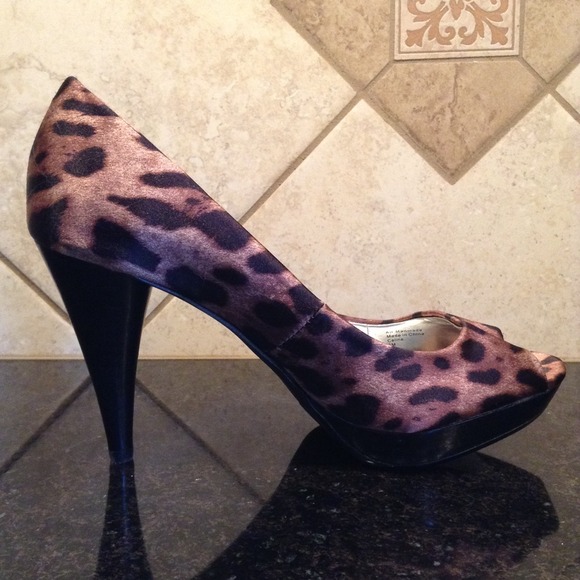 PRICE FIRM! NEW STYLE &CO peep toe pumps classic 6 - Picture 3 of 5