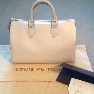 100% Authentic Louis Vuitton Speedy 25 Epi Leather