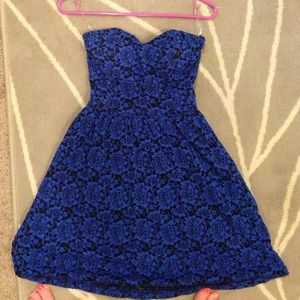 Black and blue lace strapless dress