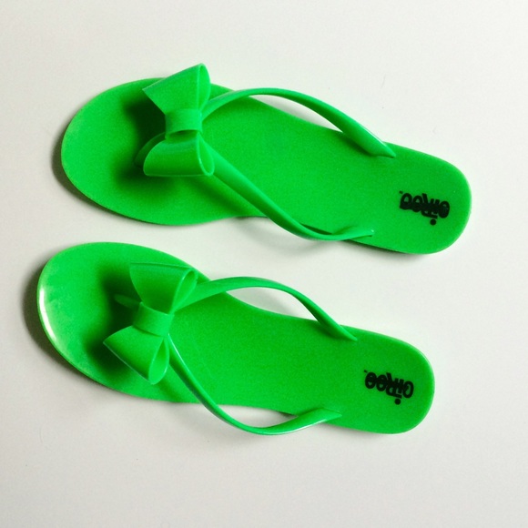 ❌SOLD❌Neon Green Bow Jelly Flip Flops 🎀 - Picture 2 of 3