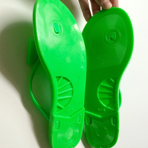 ❌SOLD❌Neon Green Bow Jelly Flip Flops 🎀 - Picture 3 of 3