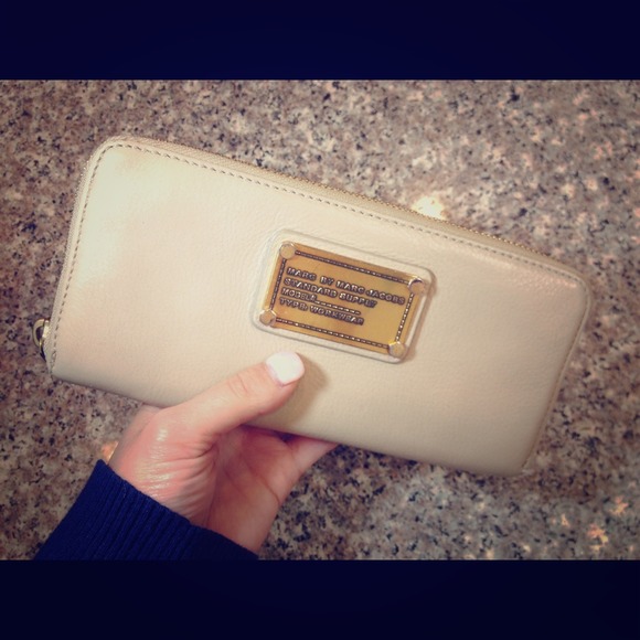 Marc by Marc Jacobs Classic Q Zip Around Wallet