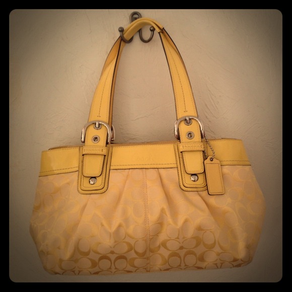 Coach bag in exquisite condition.