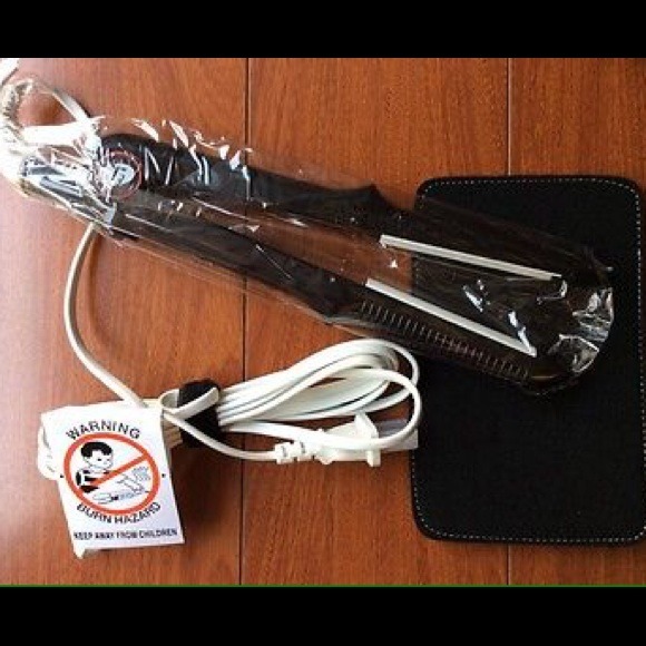 SOLD 3 Volumize Ceramic Plate Iron - Picture 1 of 3