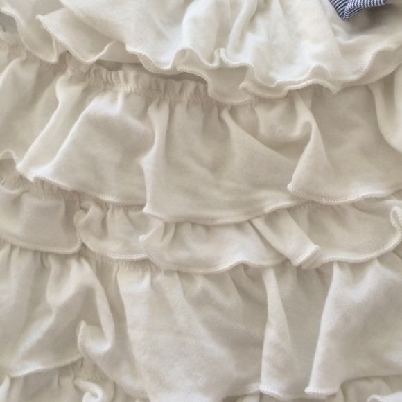 A top with ruffles ( Abercrombie Kids Large) - Picture 3 of 4