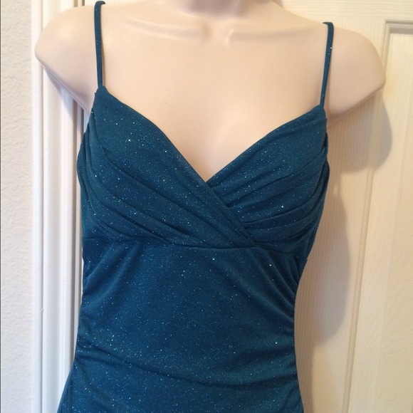 🔻Beautiful teal party dress. - Picture 2 of 4