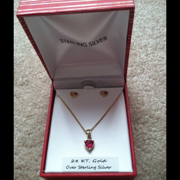 Earrings and neckless set