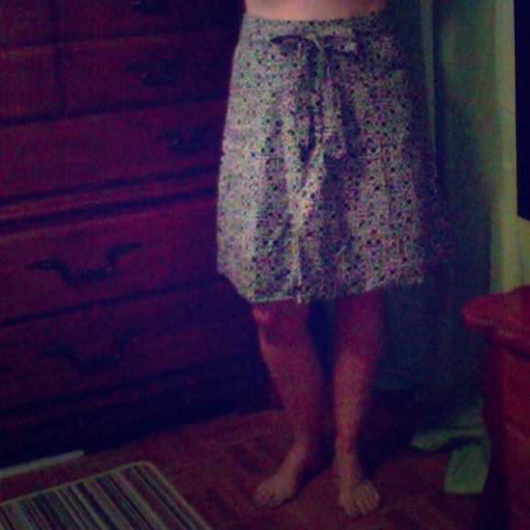 🎈SALE🎈Black & White Mod Print Skirt - Picture 2 of 4